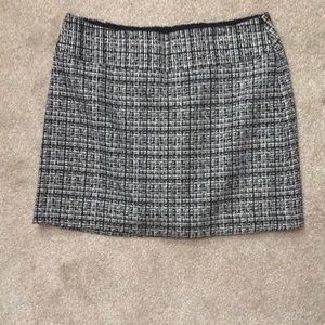 Black and white plaid skirt-lined